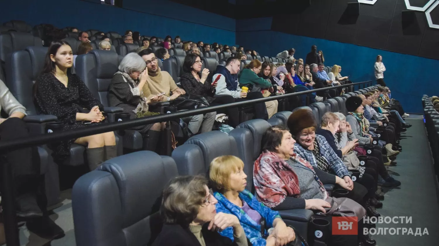 Волгоградцы посмотрели послания Владимира Путина Федеральному собранию в кинотеатре