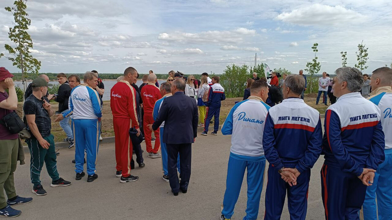 Известные российские футболисты высадили аллею возле «Волгоград Арены»