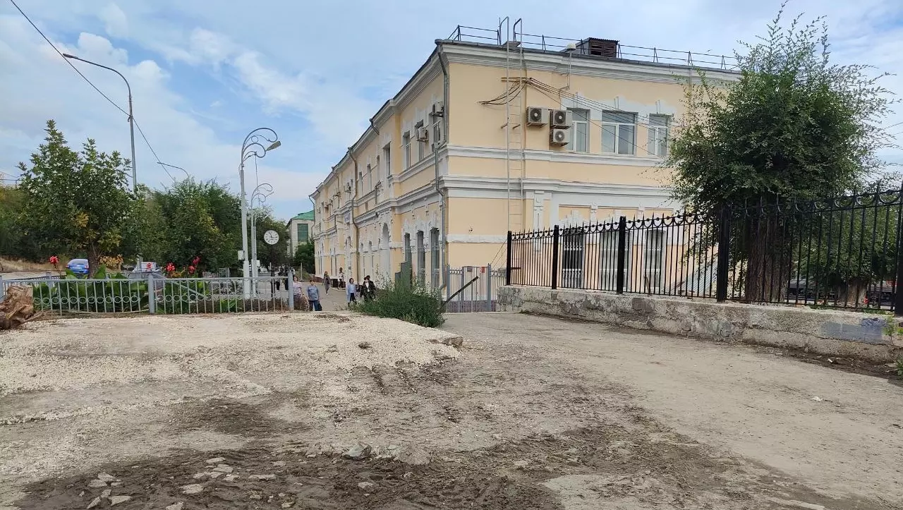 Захолустье рядом с центром: территория у волгоградского вокзала пришла в упадок