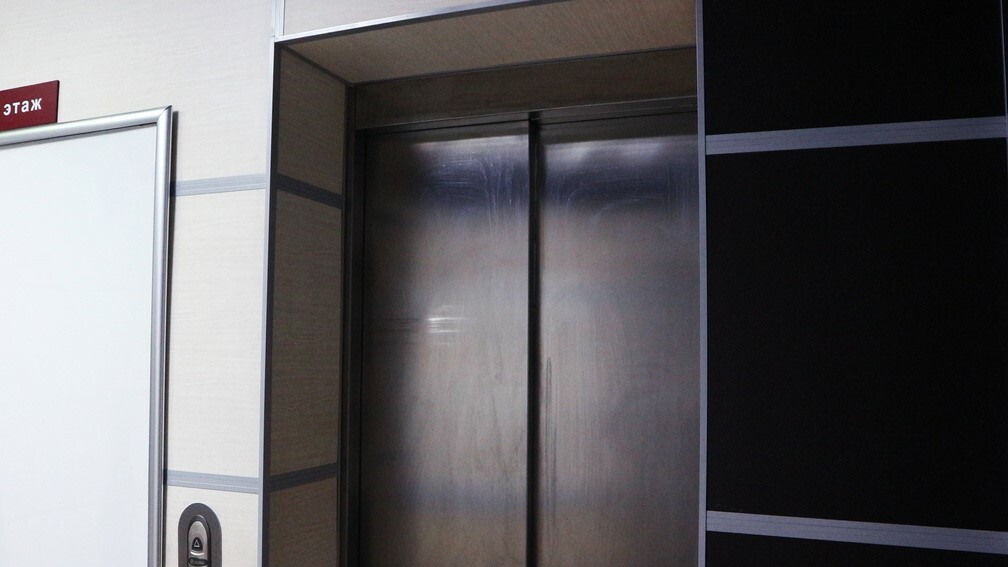 Почти 700 новых лифтов установили в волгоградских многоэтажках