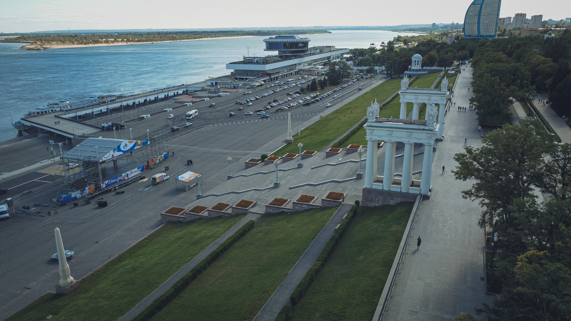 В Волгограде прошло официальное открытие сквера Строителей