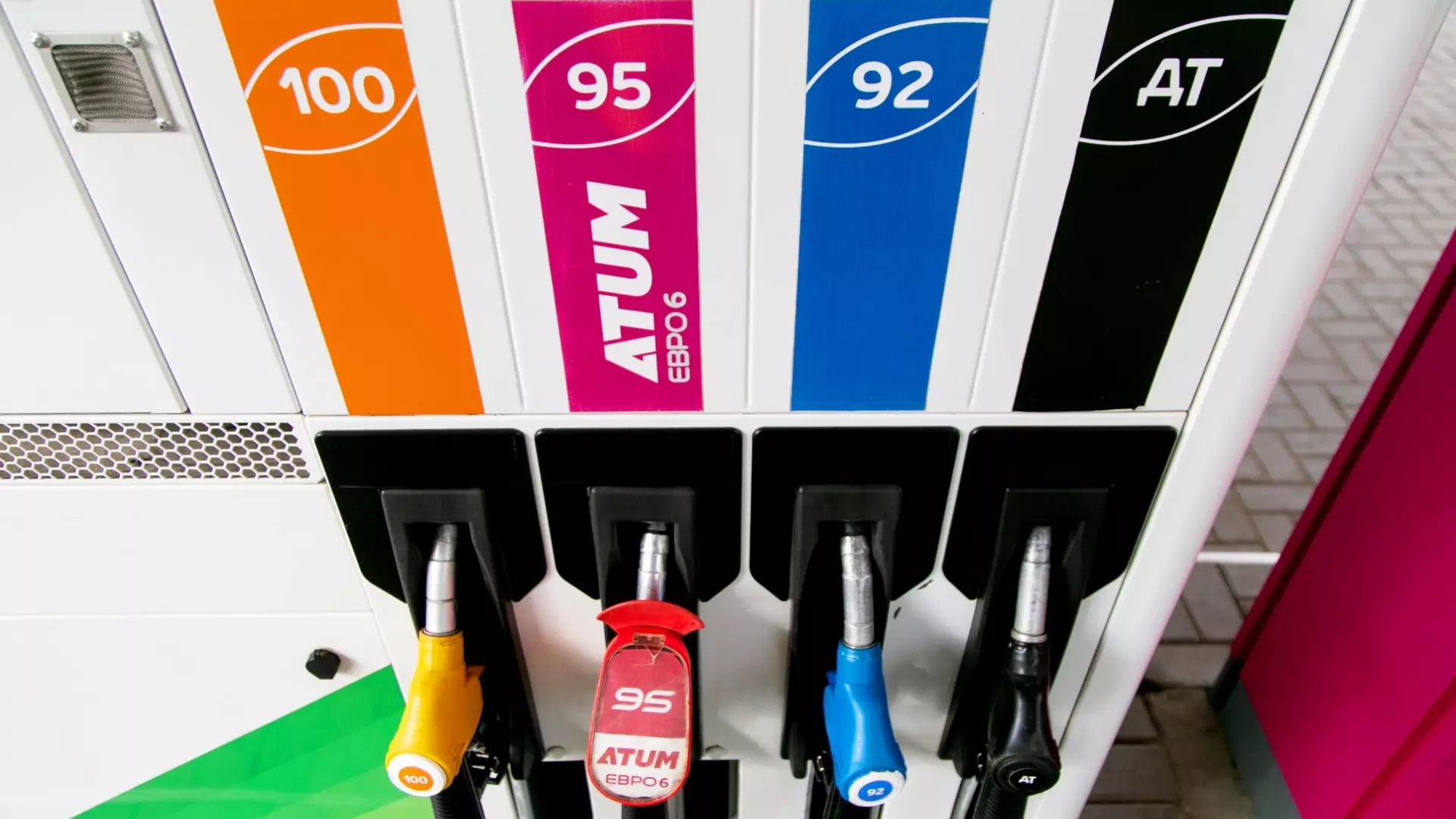 Цены на бензин снова заморозили в Волгограде