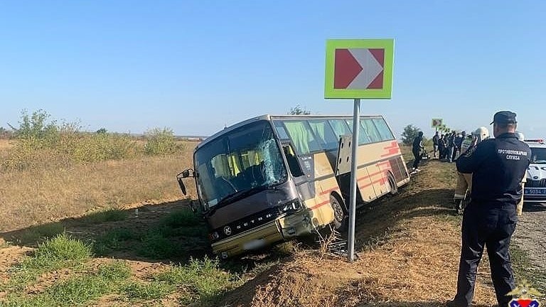 Автобус под Волгоградом улетел в кювет