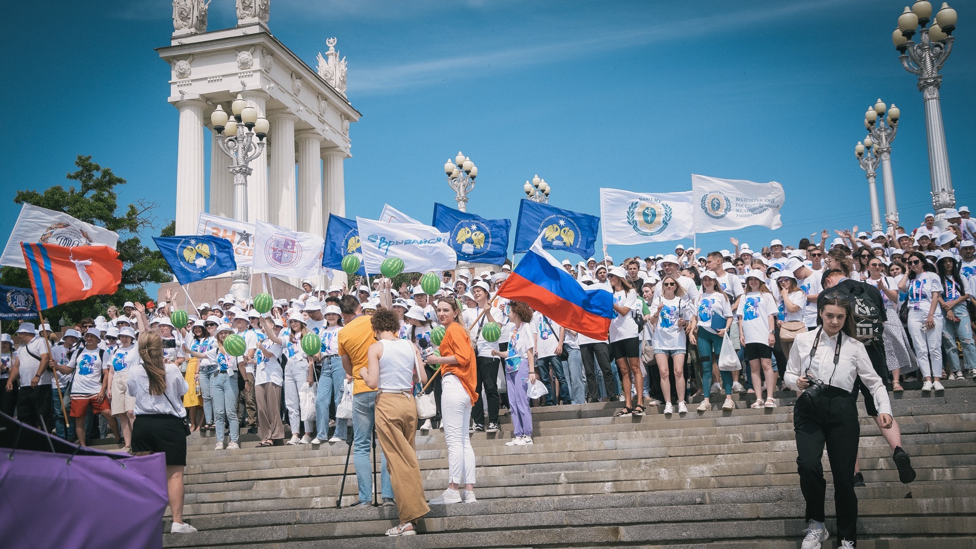 Как проходит главное событие лета в Волгограде - фестиваль #ТриЧетыре