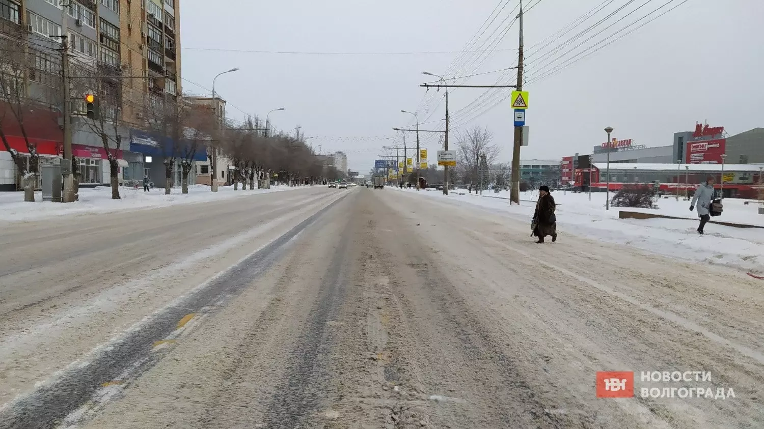Проспект Ленина в Тракторозаводском районе однозначно чистили, хотя местами снег на дороге всё равно оставался