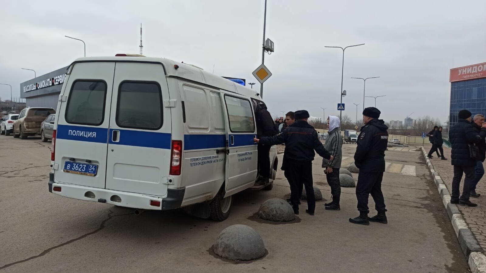 ЧВК «Редан» в Волгограде: первая сходка с автозаками, задержаниями и без драк
