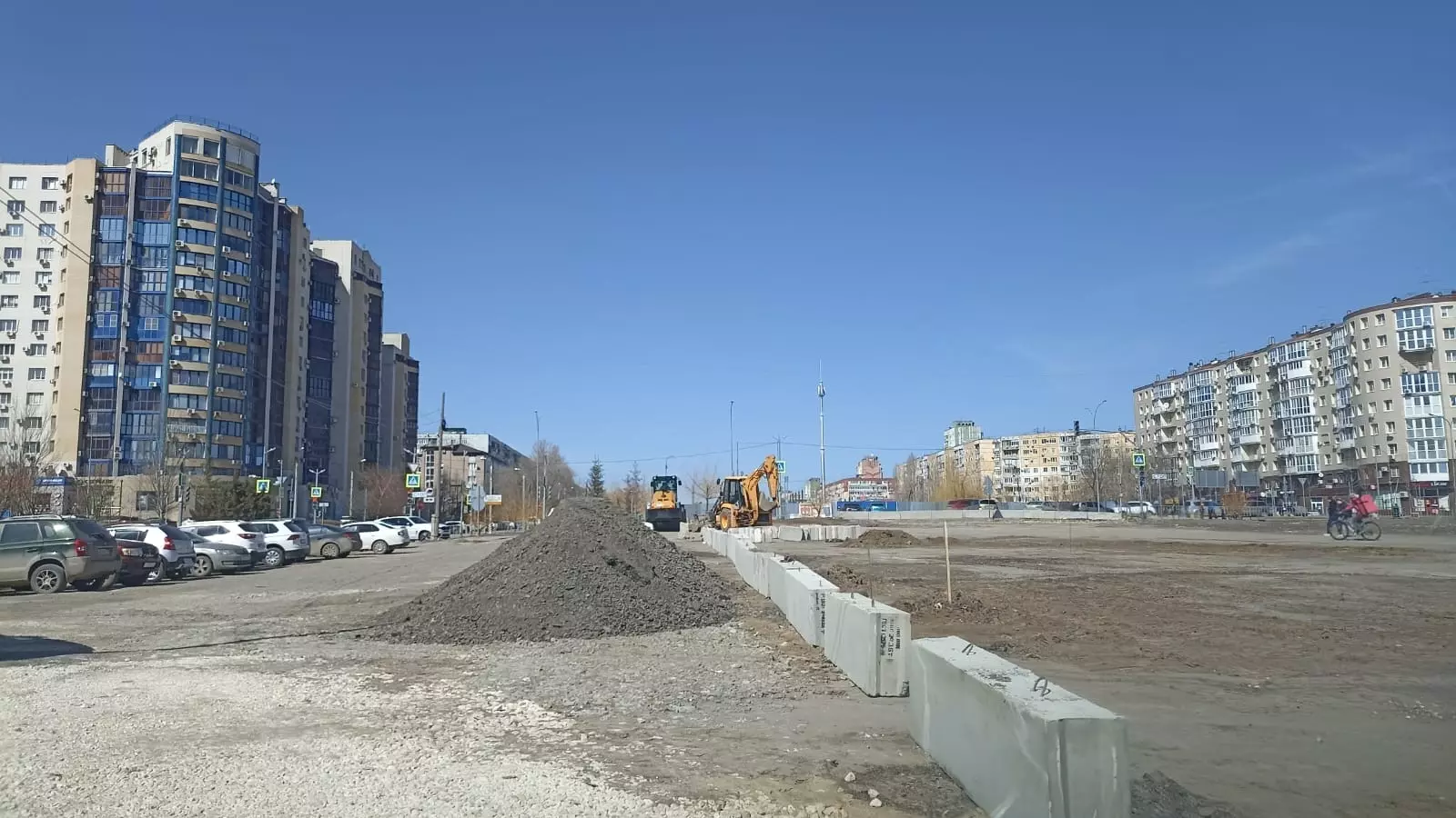 Многострадальную дорогу около катка ремонтируют в Волгограде