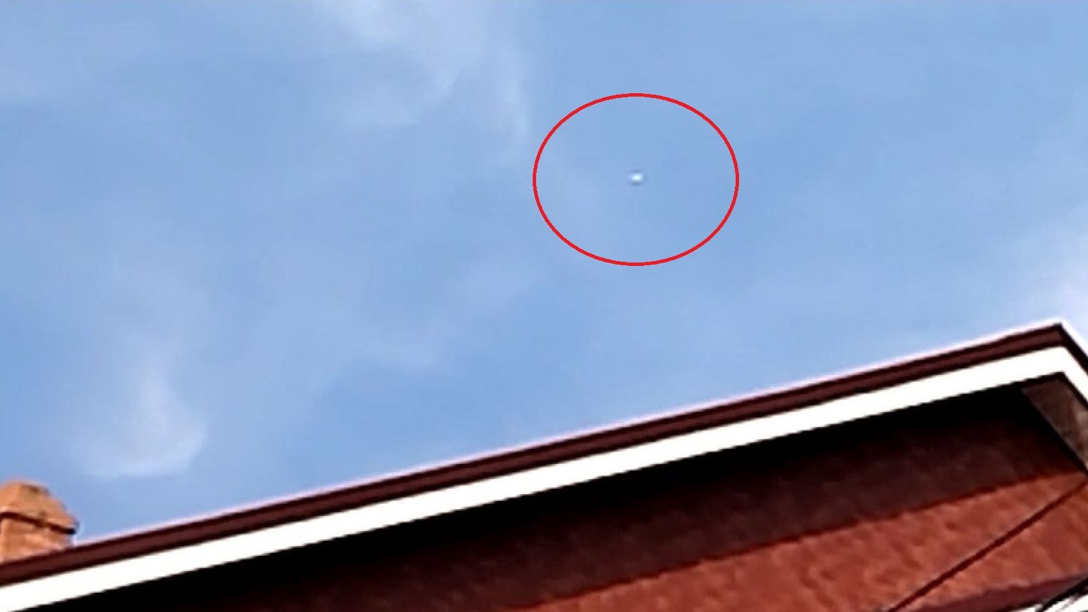 Неопознанный объект в небе сняли на видео в Волжском