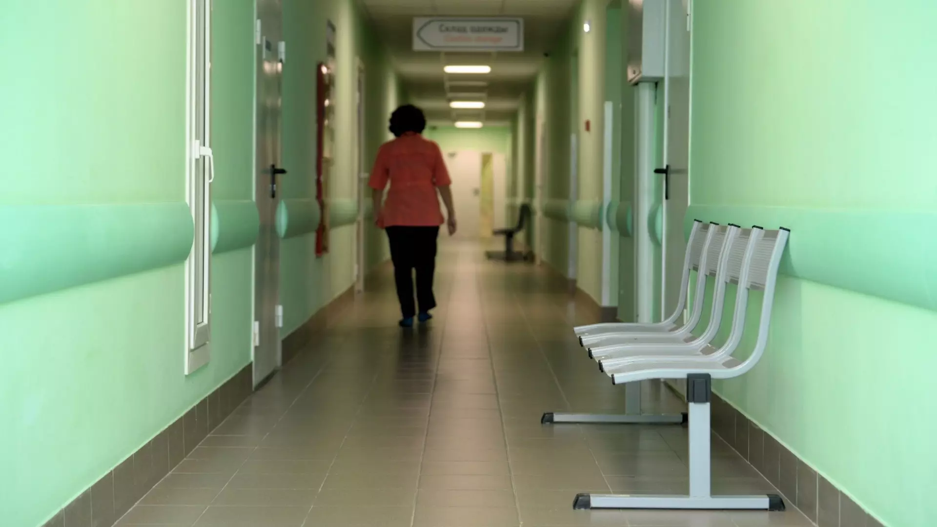 Волгоградскую больницу проверят после того, как пациентка вымыла полы 