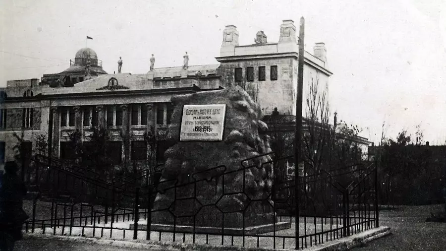 Памятник на могиле Якова Ермана в Сталинграде