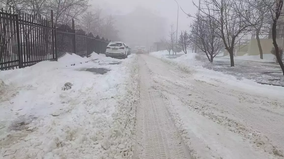 УК не обязана пригонять спецтехнику, но должна очищать дороги во дворах от снега