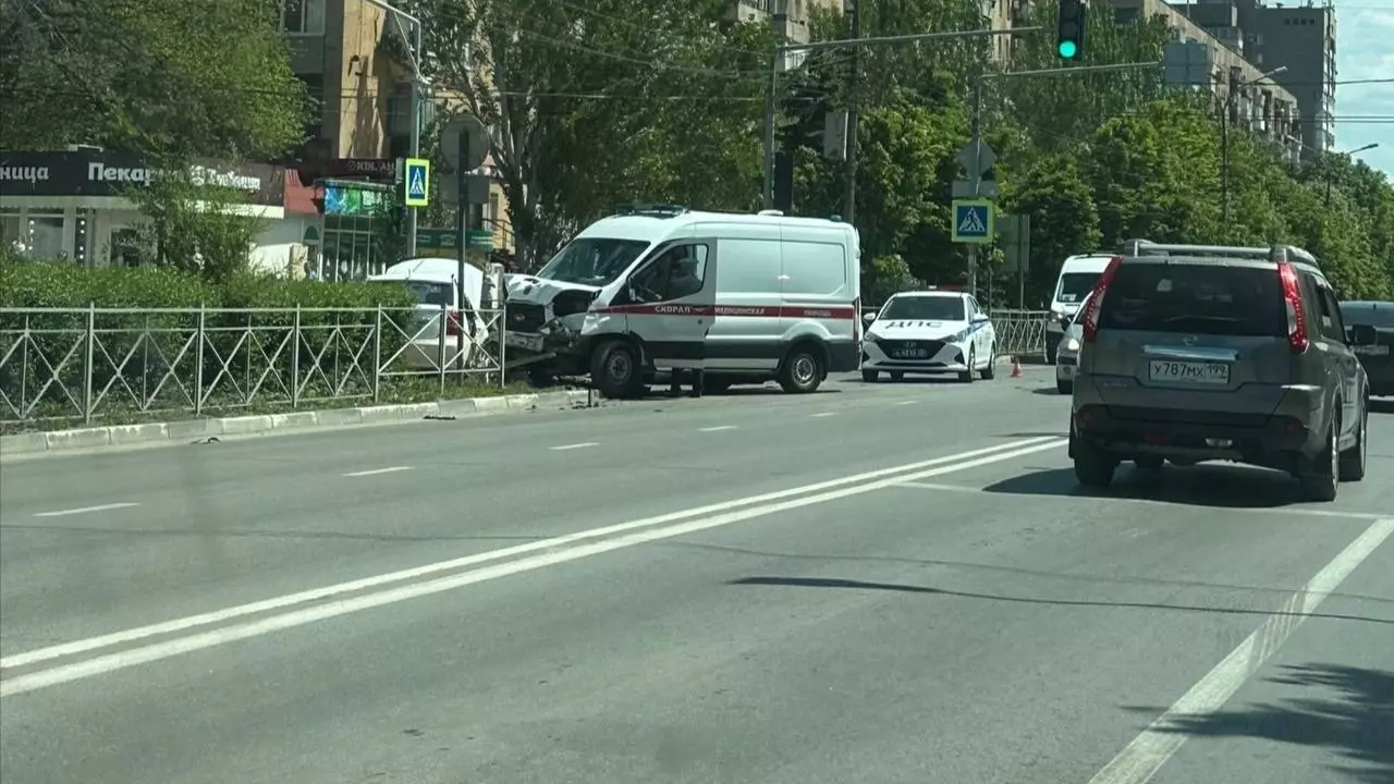 Серьезная авария с машиной «Скорой помощи» в Волжском