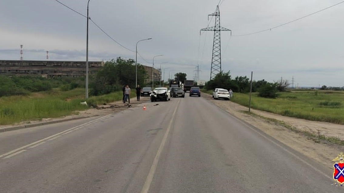 Пять человек пострадали в жутком ДТП на севере Волгограда