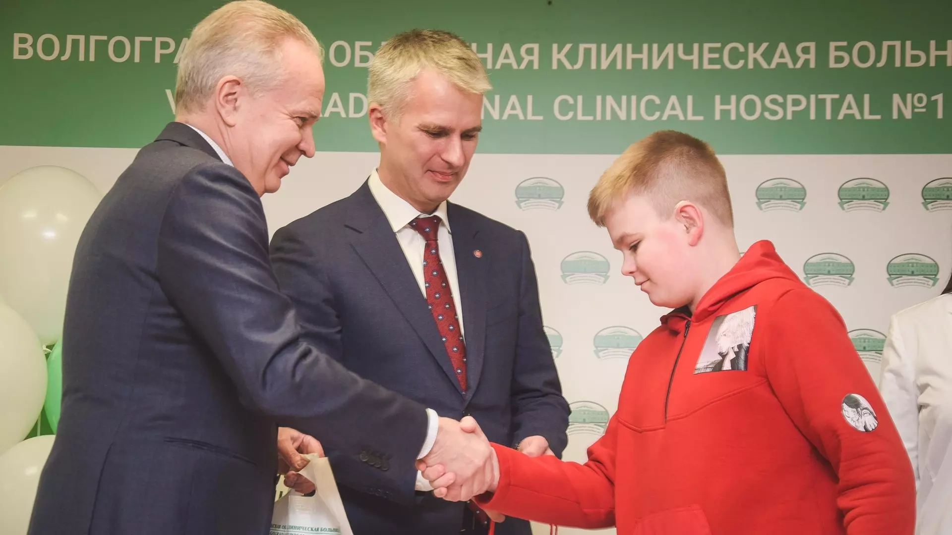 Слабослышащие дети Волгограда получили высокотехнологичные слуховые аппараты