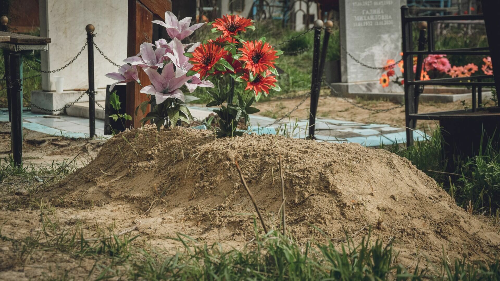 С погибшим в СВО военным Никитой Нестеренко прощаются в Камышине