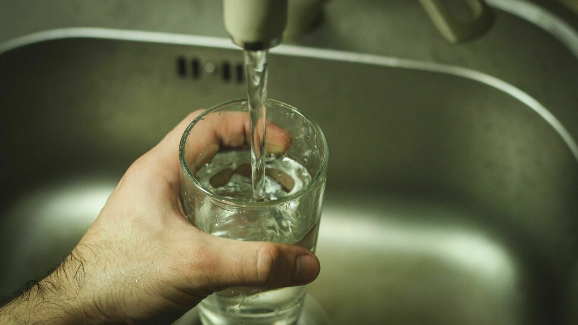 Чиновников заставили решить вопрос с питьевой водой в Дубовском районе