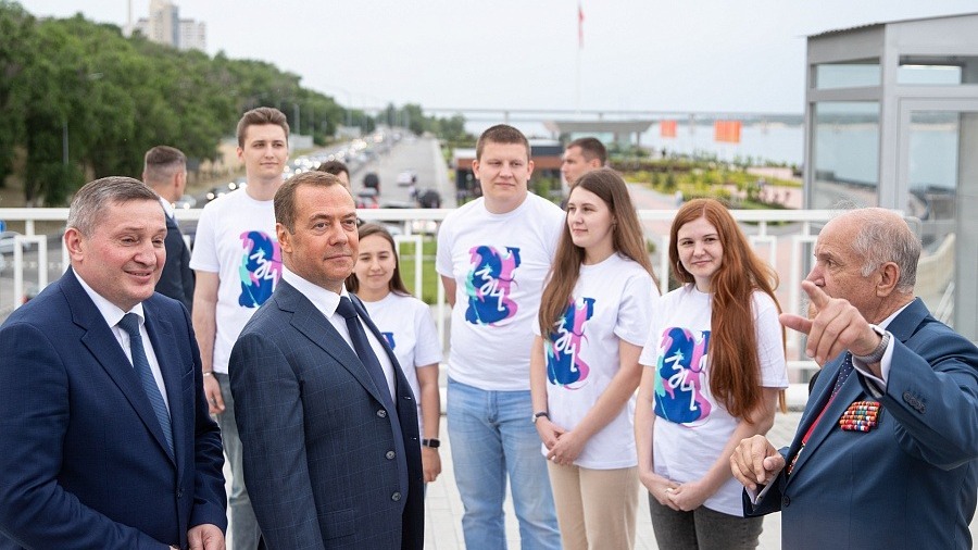 Отдыхать летом в Волгограде посоветовал Медведев россиянам