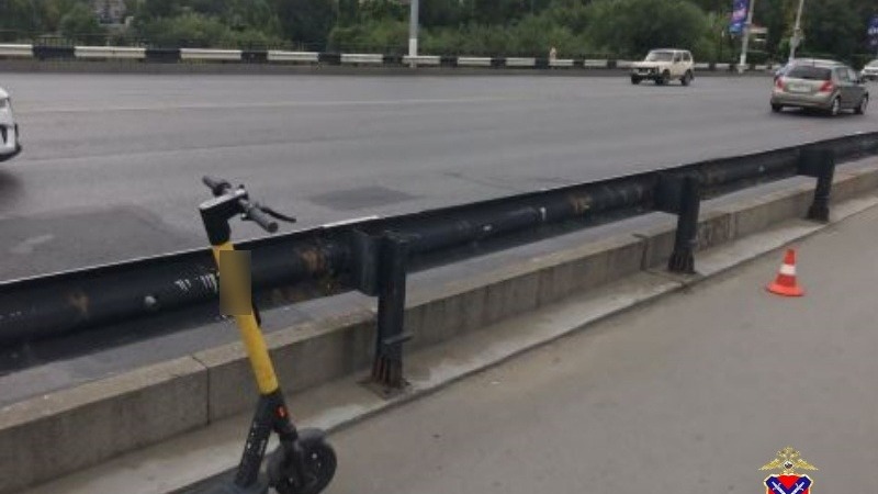 ДТП с электросамокатом случилось на Астраханском мосту в Волгограде