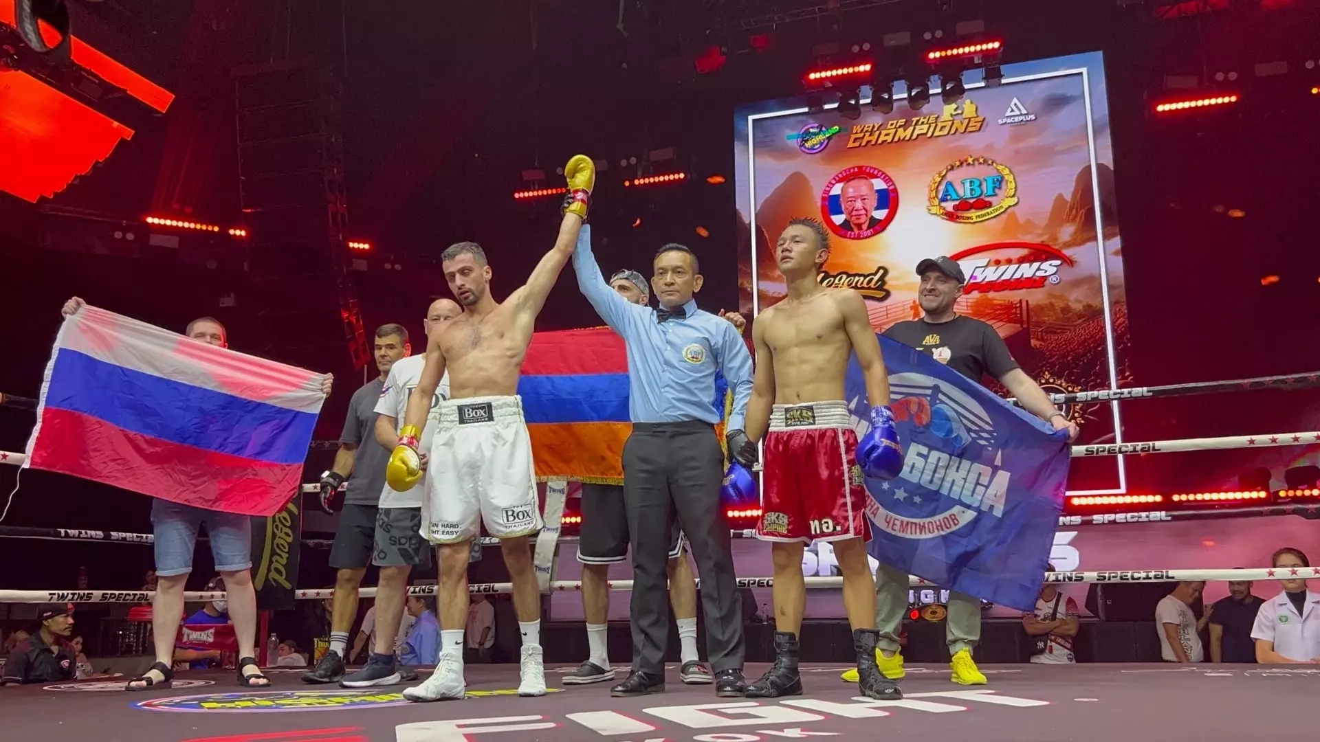 Волгоградский боксер Микаел Арутюнян нокаутировал соперника в Таиланде