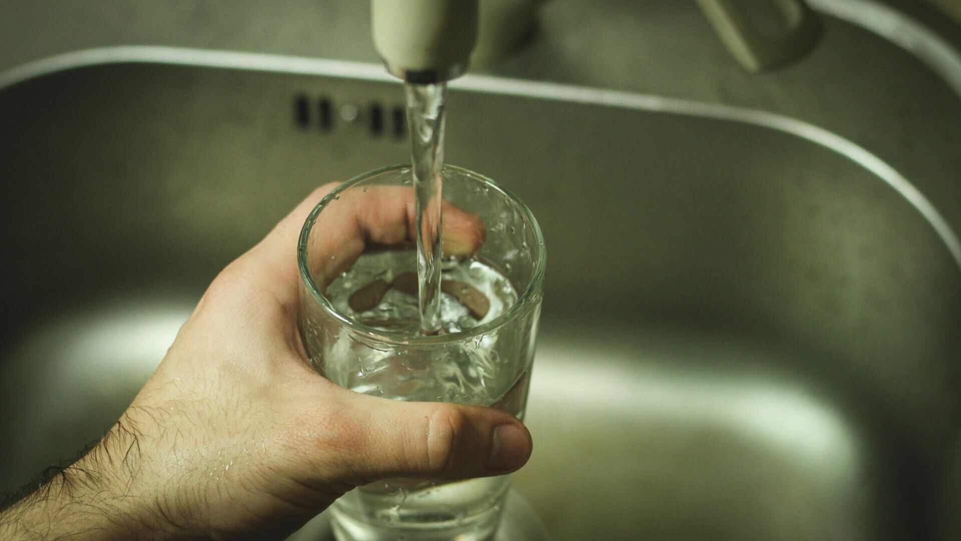Бочаров пообещал решить проблему с чистой питьевой водой в Котово