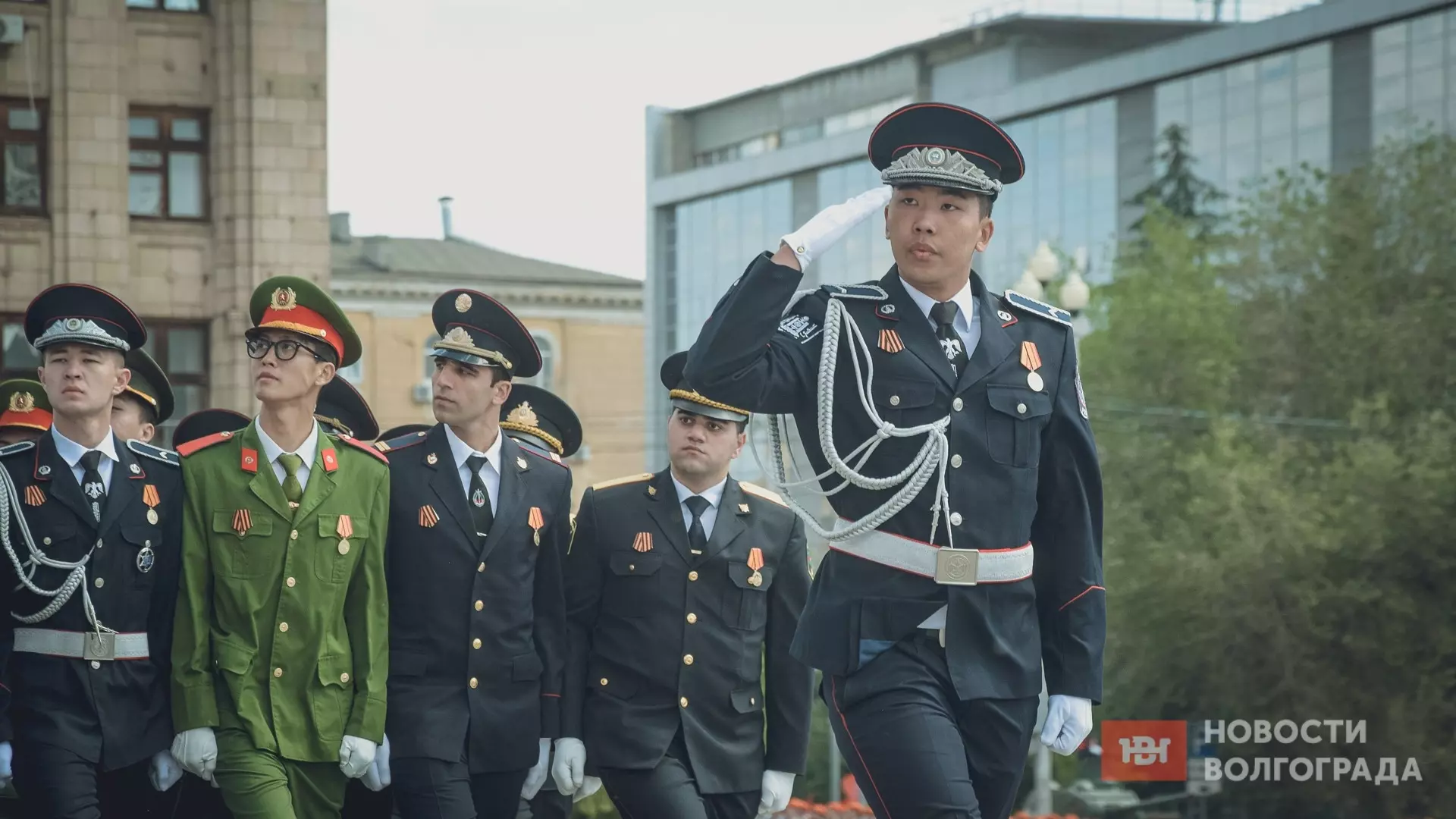 Иностранцы приняли участие в Параде Победы в Волгограде 9 мая