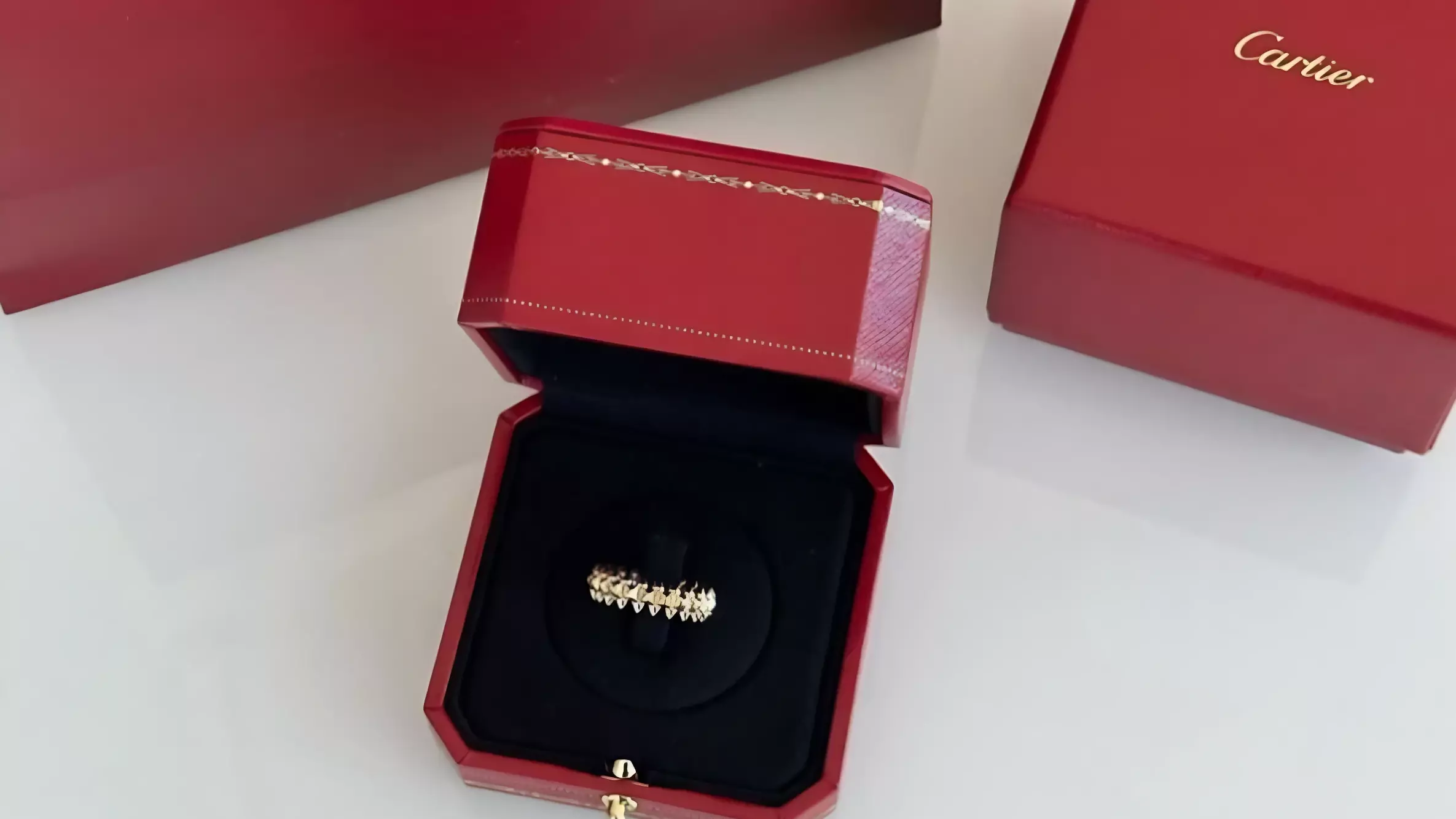 Жена волгоградского депутата Морозова похвасталась кольцом от Cartier