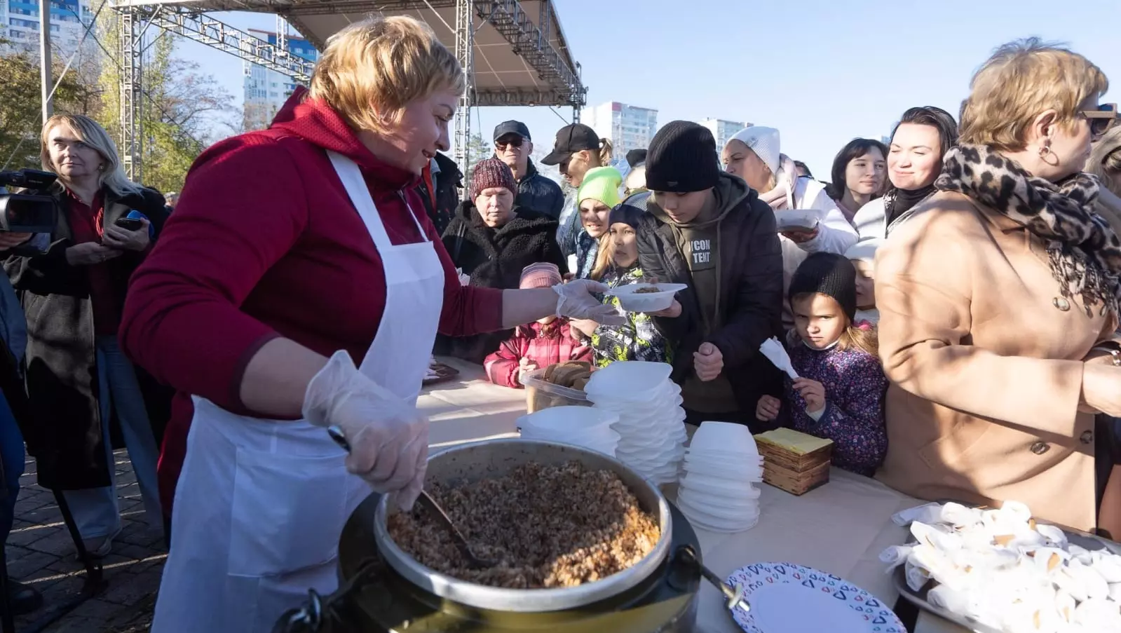 100 кг гречневой каши съели волгоградцы на фестивале гречки
