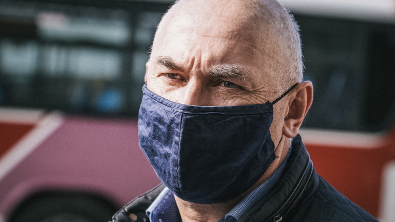В России предложили выдавать пенсионерам деньги на маски