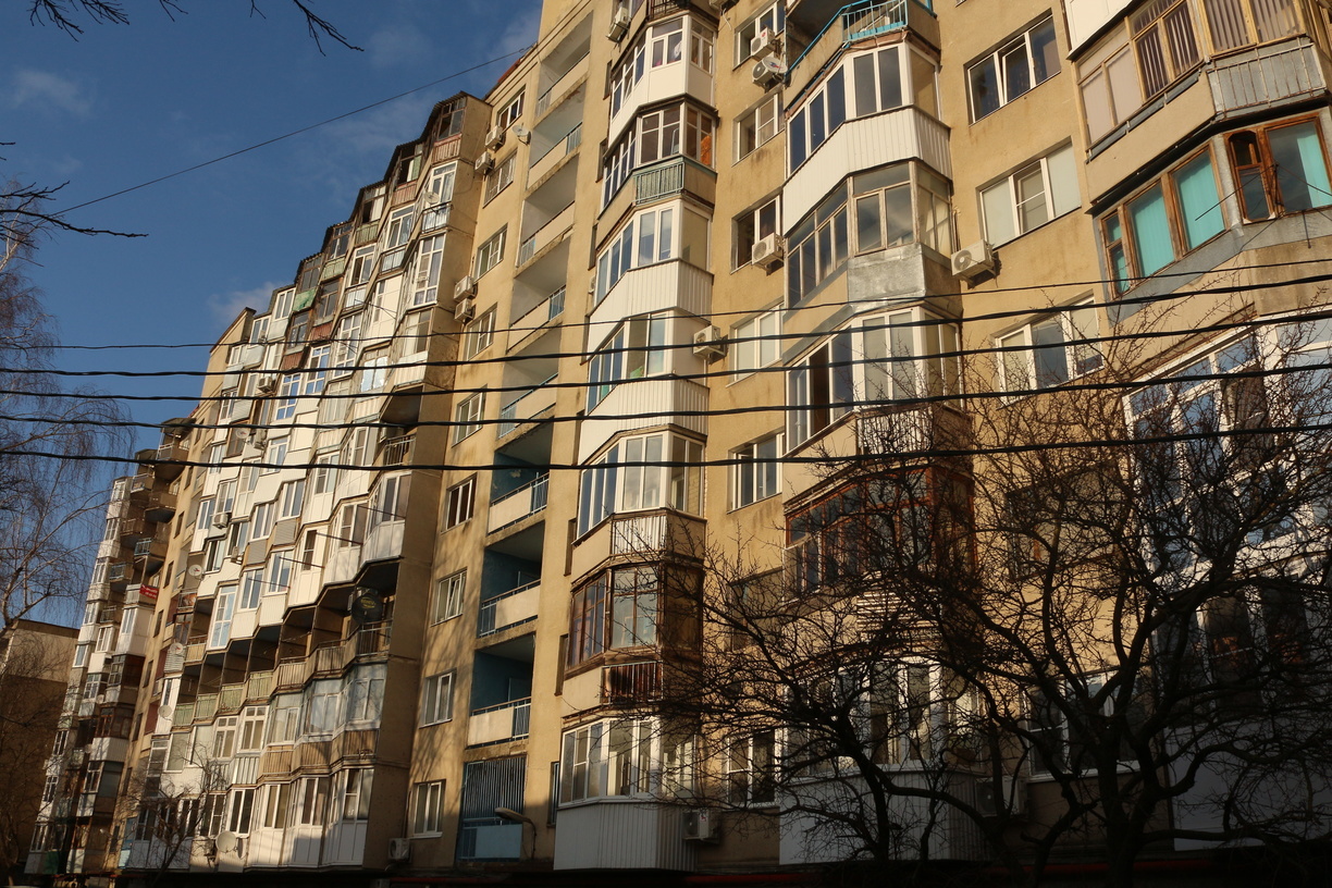 Россиян начнут штрафовать за остекление балконов с марта 2022 года
