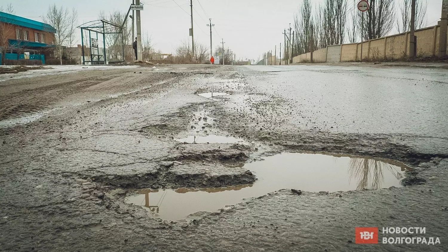 Весна в Волгограде начинается с ям на дорогах, которые появляются ещё в феврале