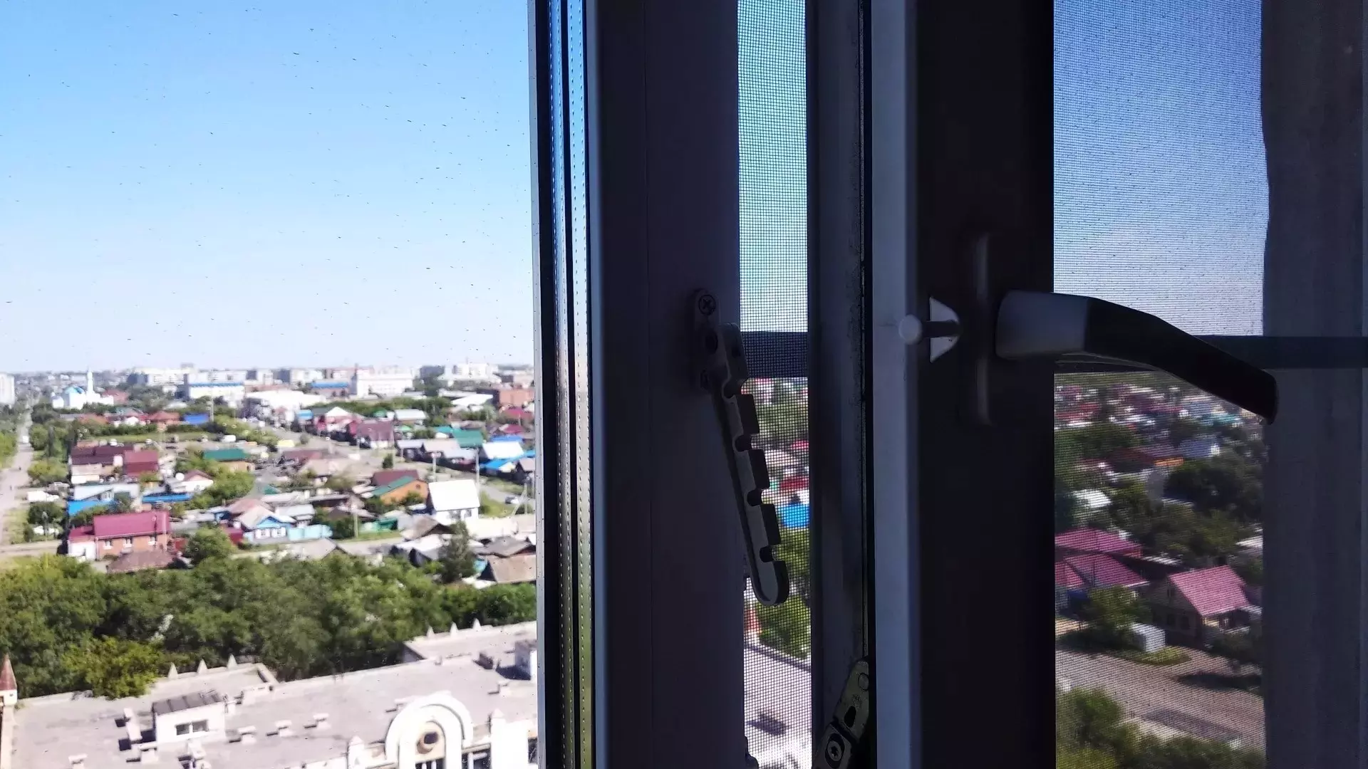 Врачи спасают выпавшего из окна ребенка в Волгограде