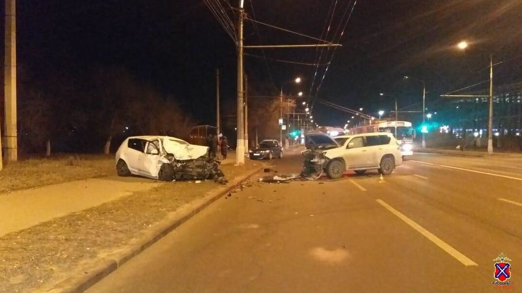 Один человек погиб и двое пострадали в жутком ДТП с Lexus в Волгограде