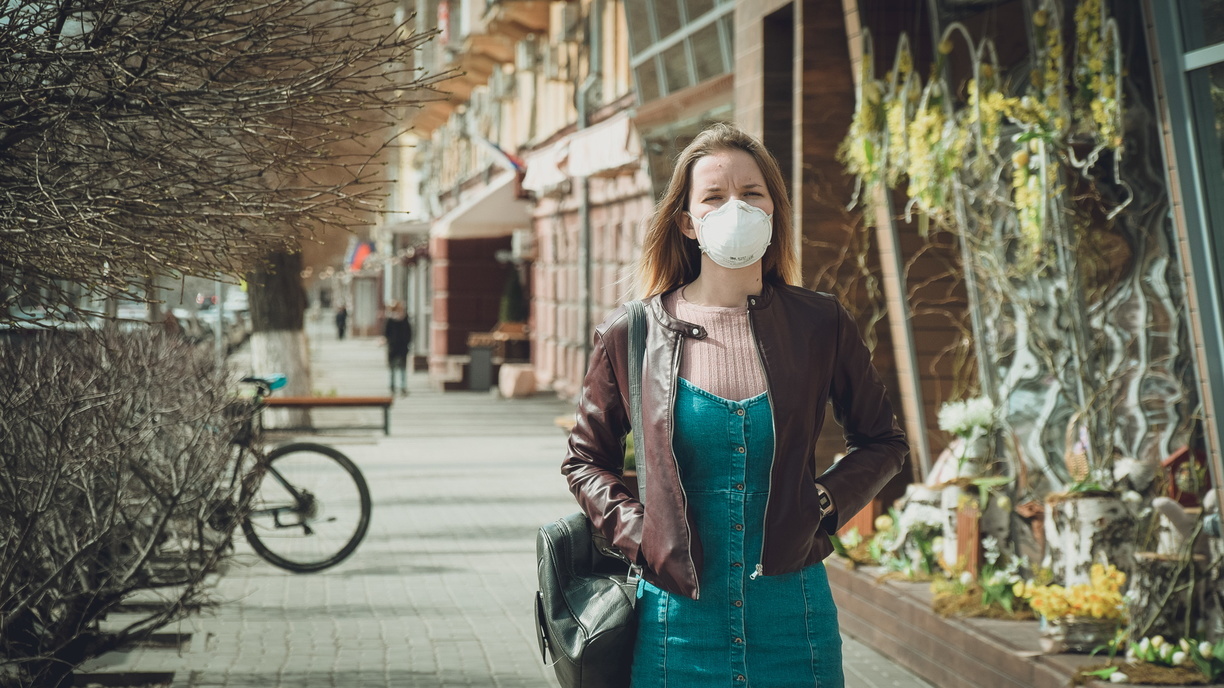Во Франции с 17 июня отменят ношение масок на улицах