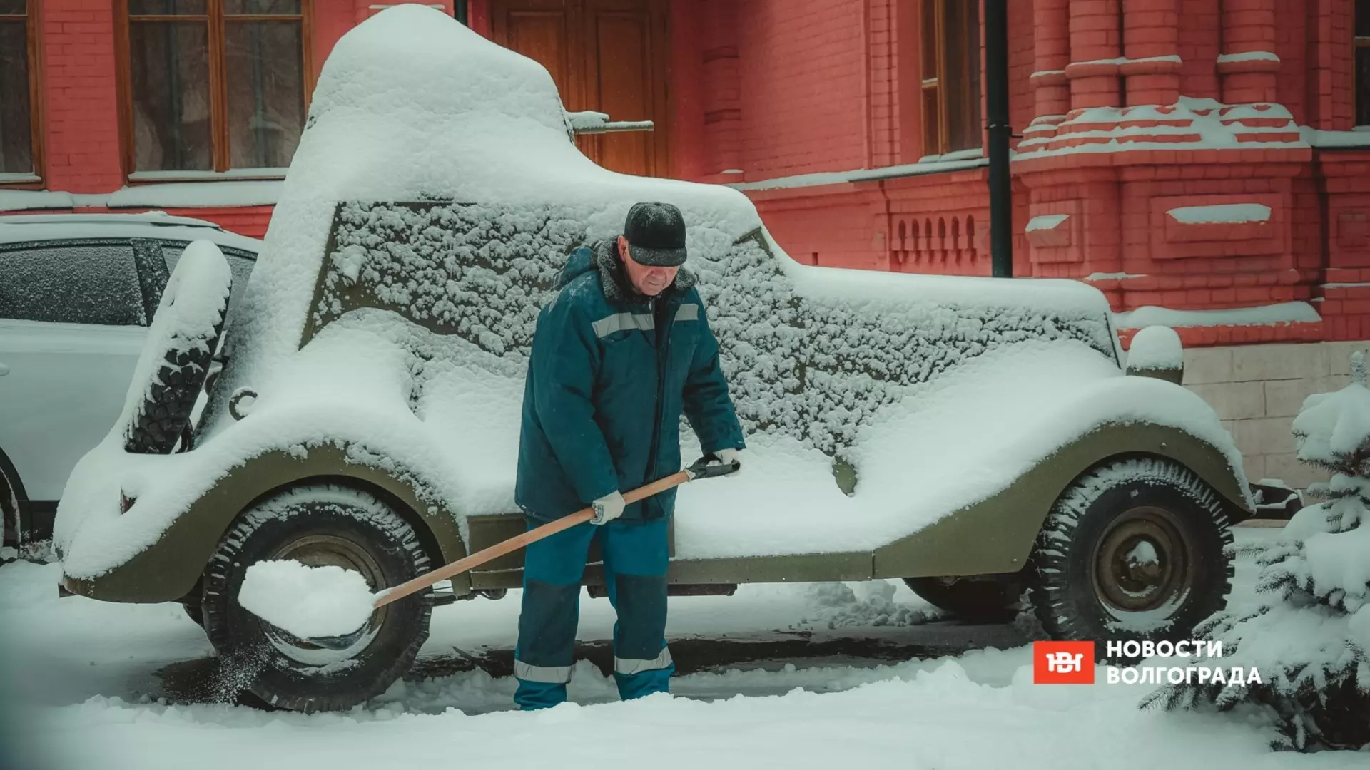Очищать машину от снега нужно правильно
