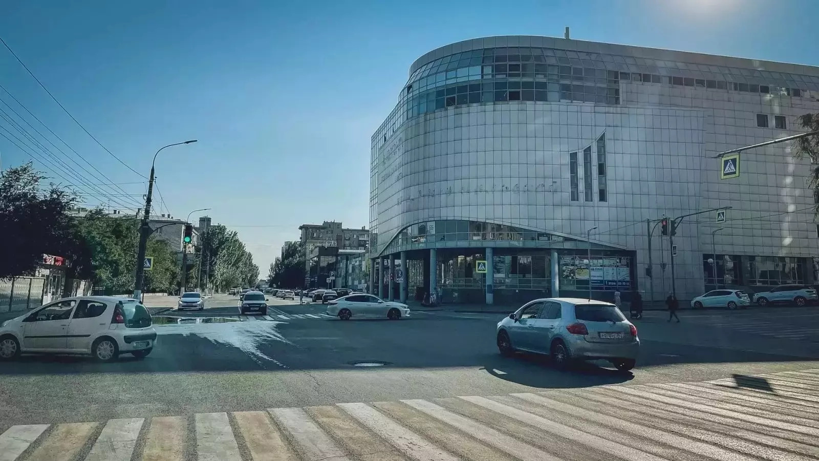 ТЦ Диамант на Комсомольской частично открылся в центре Волгограда