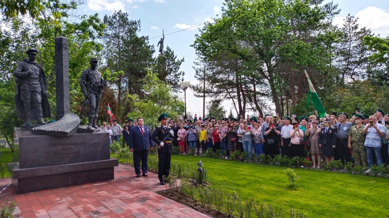 Памятник пограничникам открыли в Волгограде