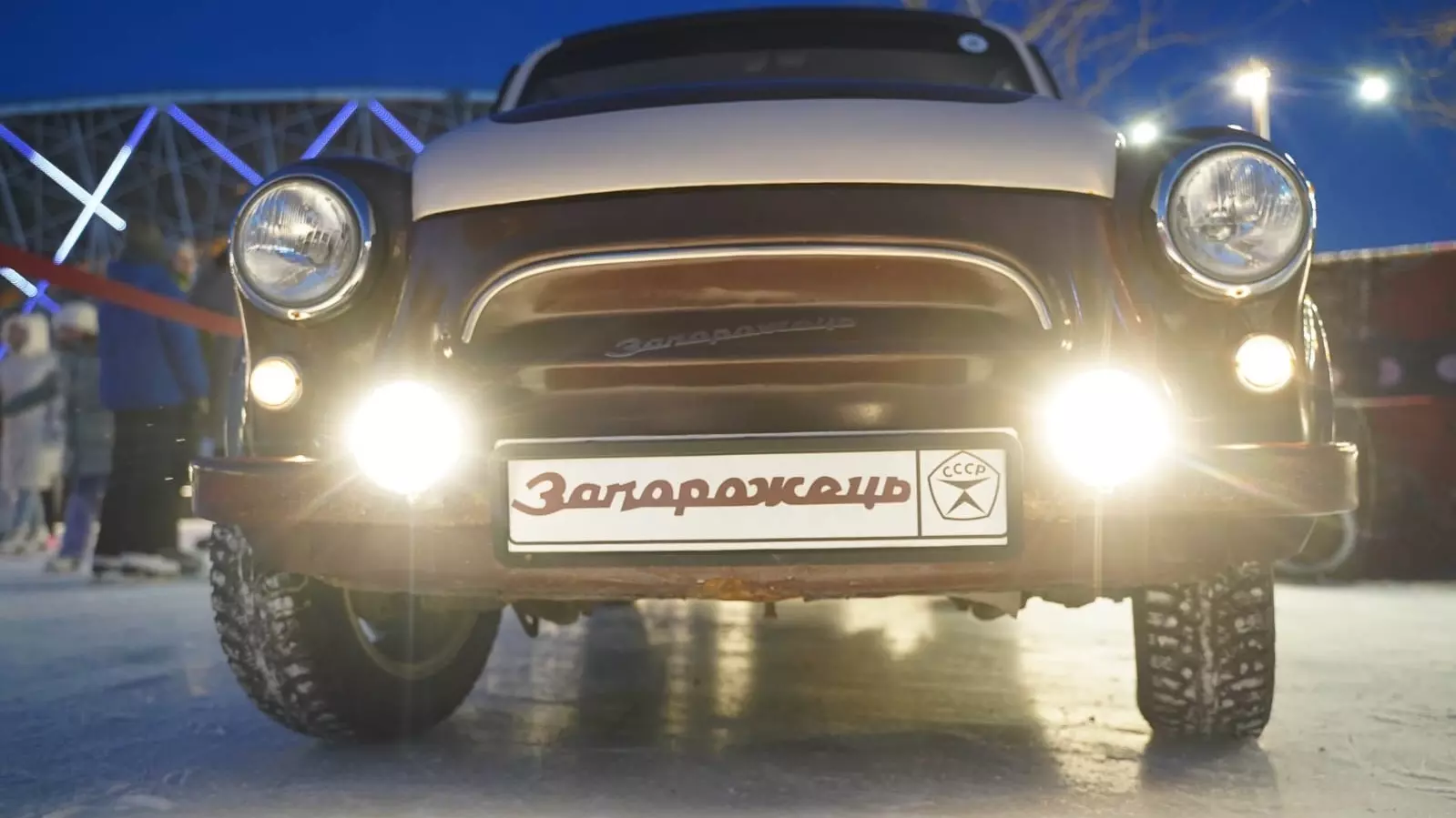 Советские автомобили дрифтовали на льду в ЦПКиО Волгограда