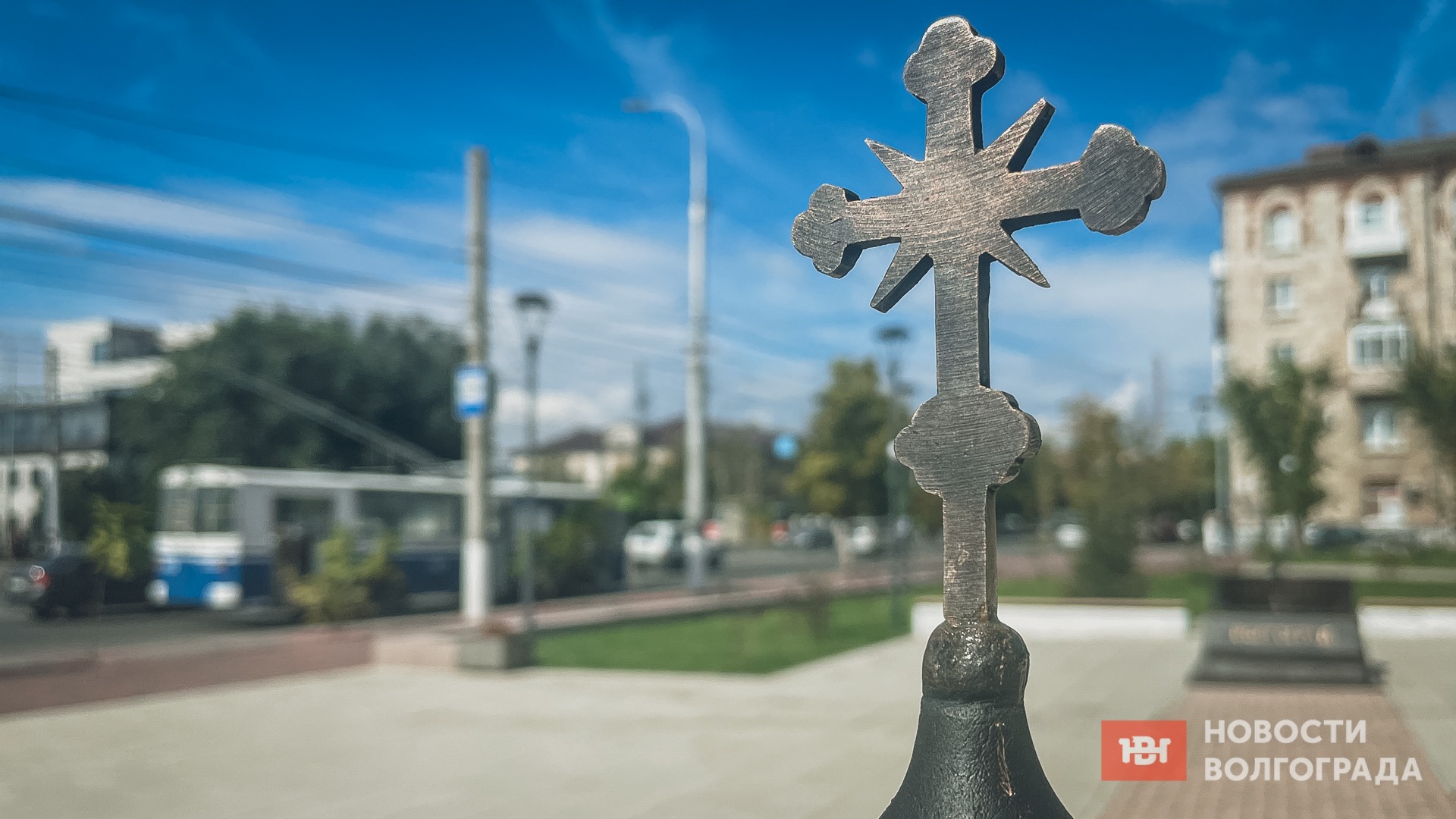 Крест вновь украшает макет главного храма Волгограда