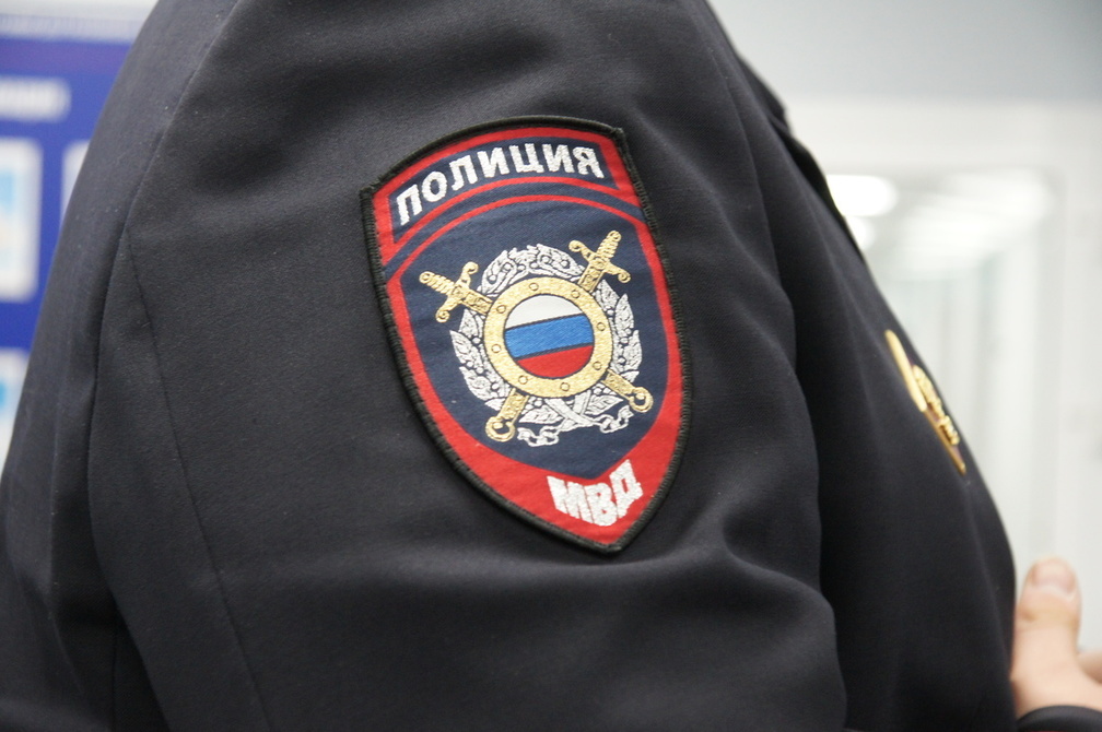 В Волгограде капитан полиции помогла знакомому выбить деньги у должника