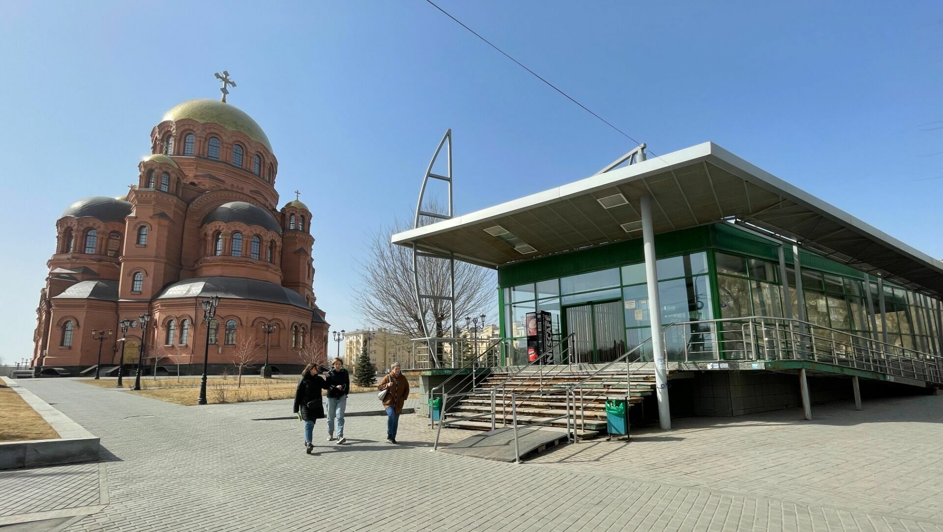 Закрывает собой храм: «МАН» на ул. Гоголя снесут в Волгограде