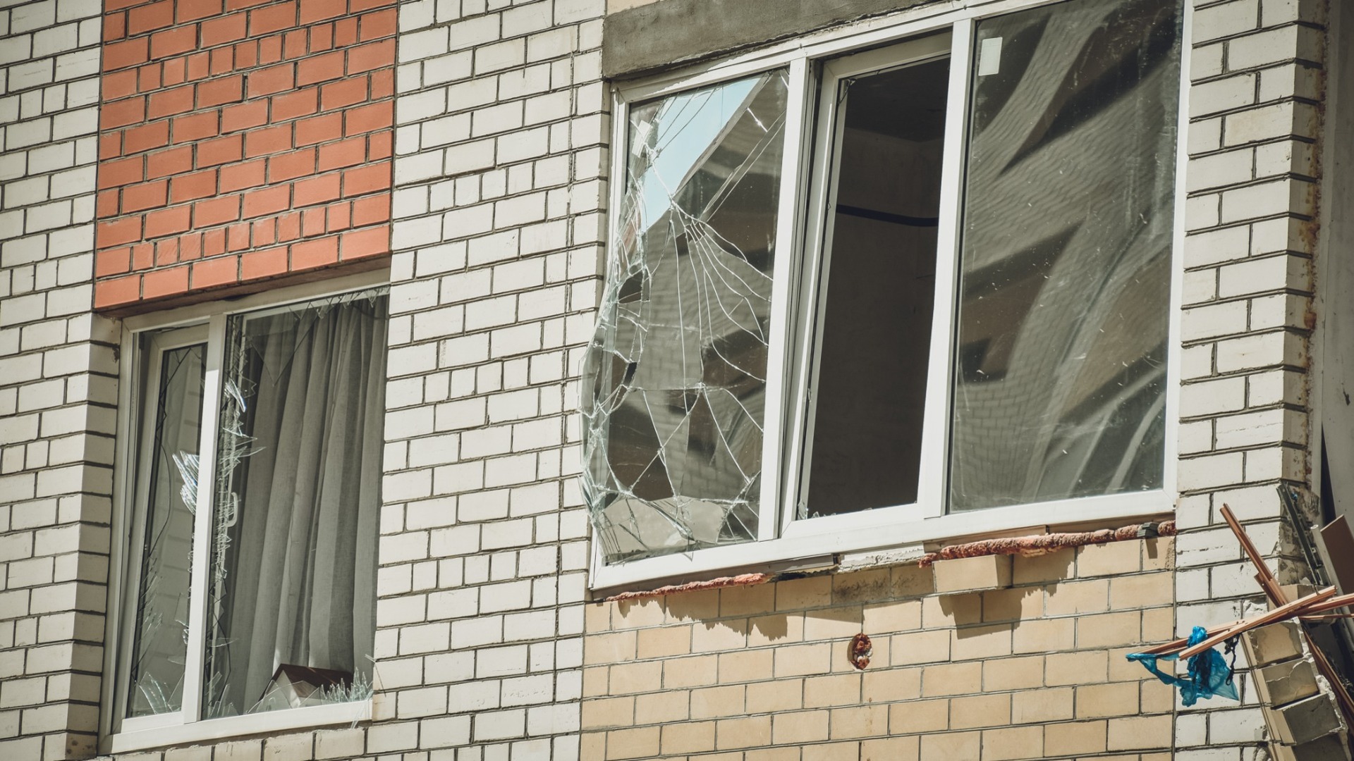 В одном из жилых домов, расположенном недалеко от Волгограда, произошел взрыв
