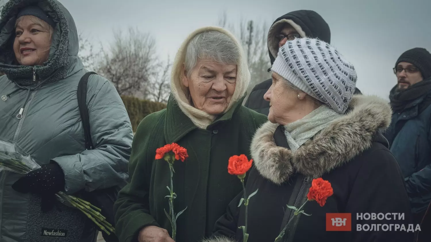 В годовщину прорыва блокады Ленинграда у подножия Мамаева кургана возложили цветы