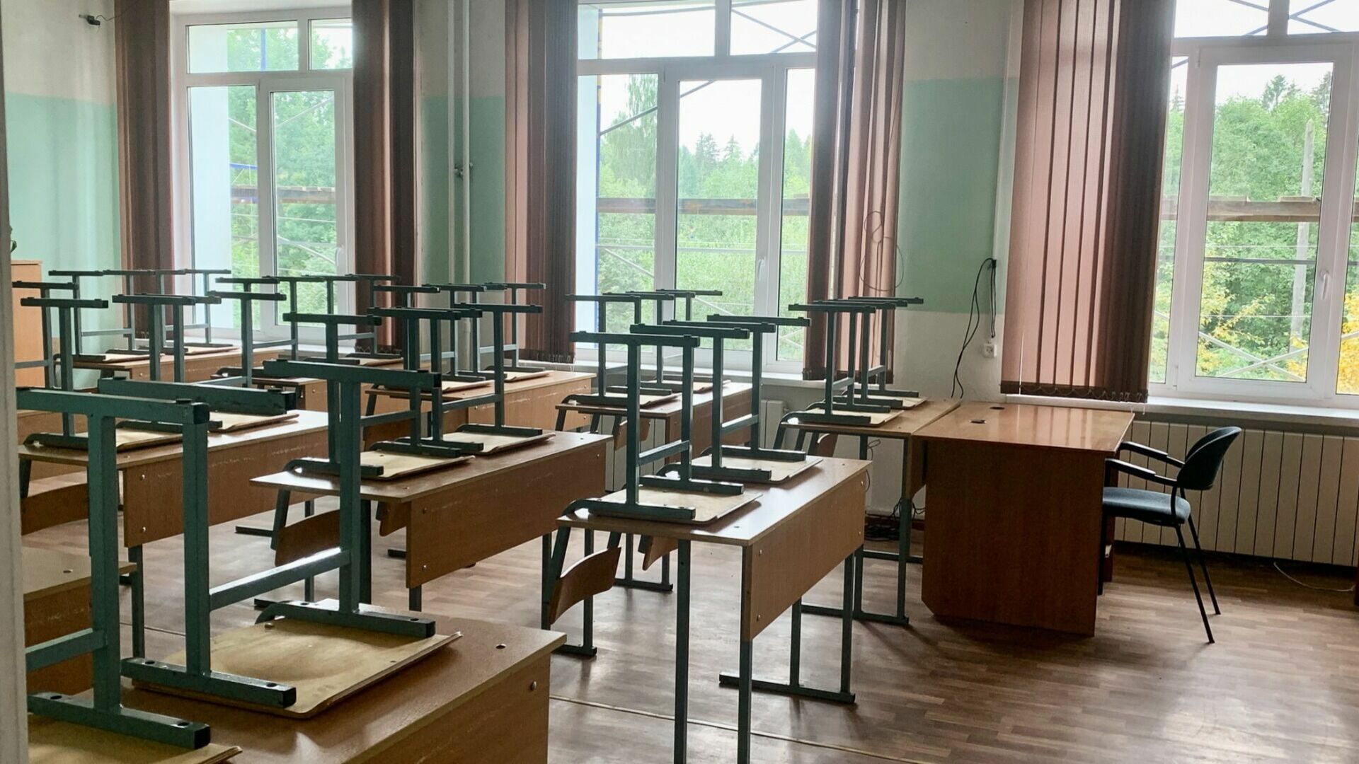 Подросток пострадал из-за распыления перцового баллончика в школе Волгограда