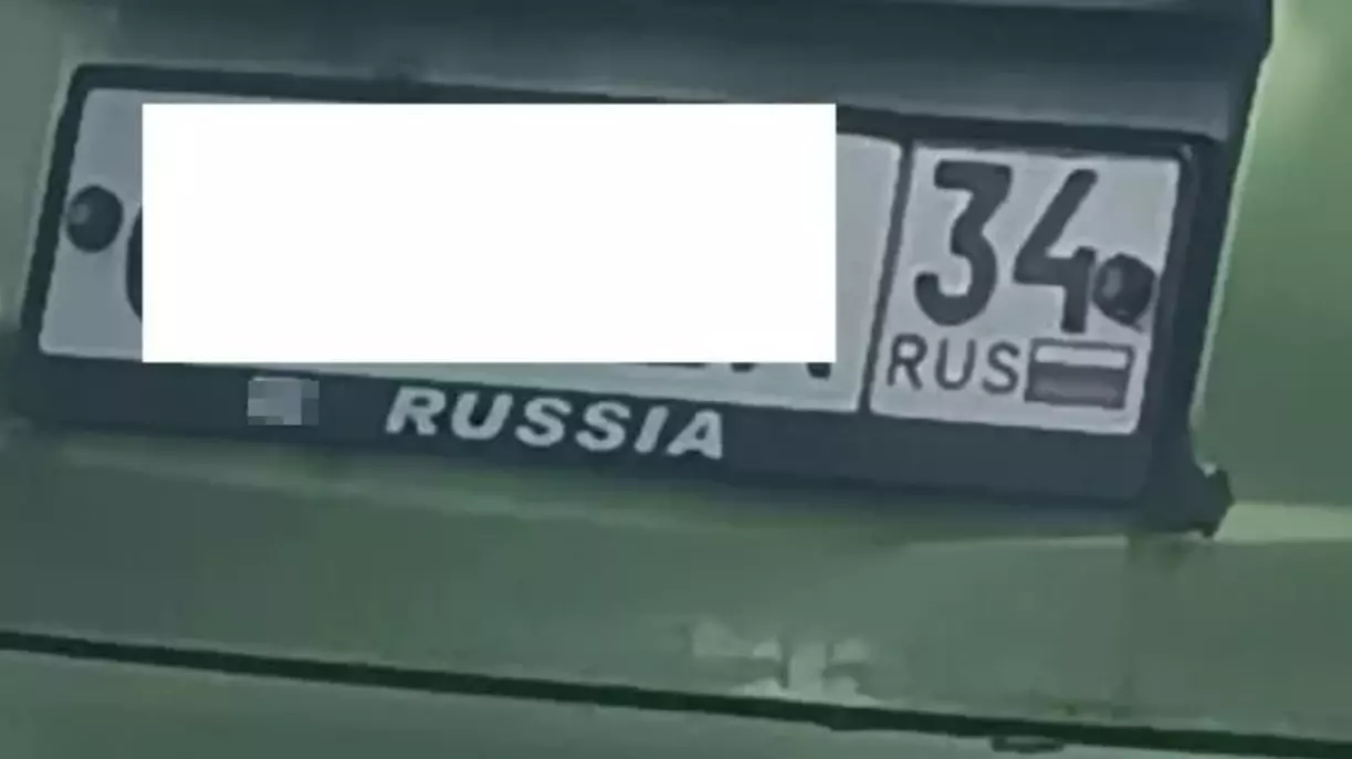 Символика террористической организации на рамках номерных знаков автомобилей в Волгограде