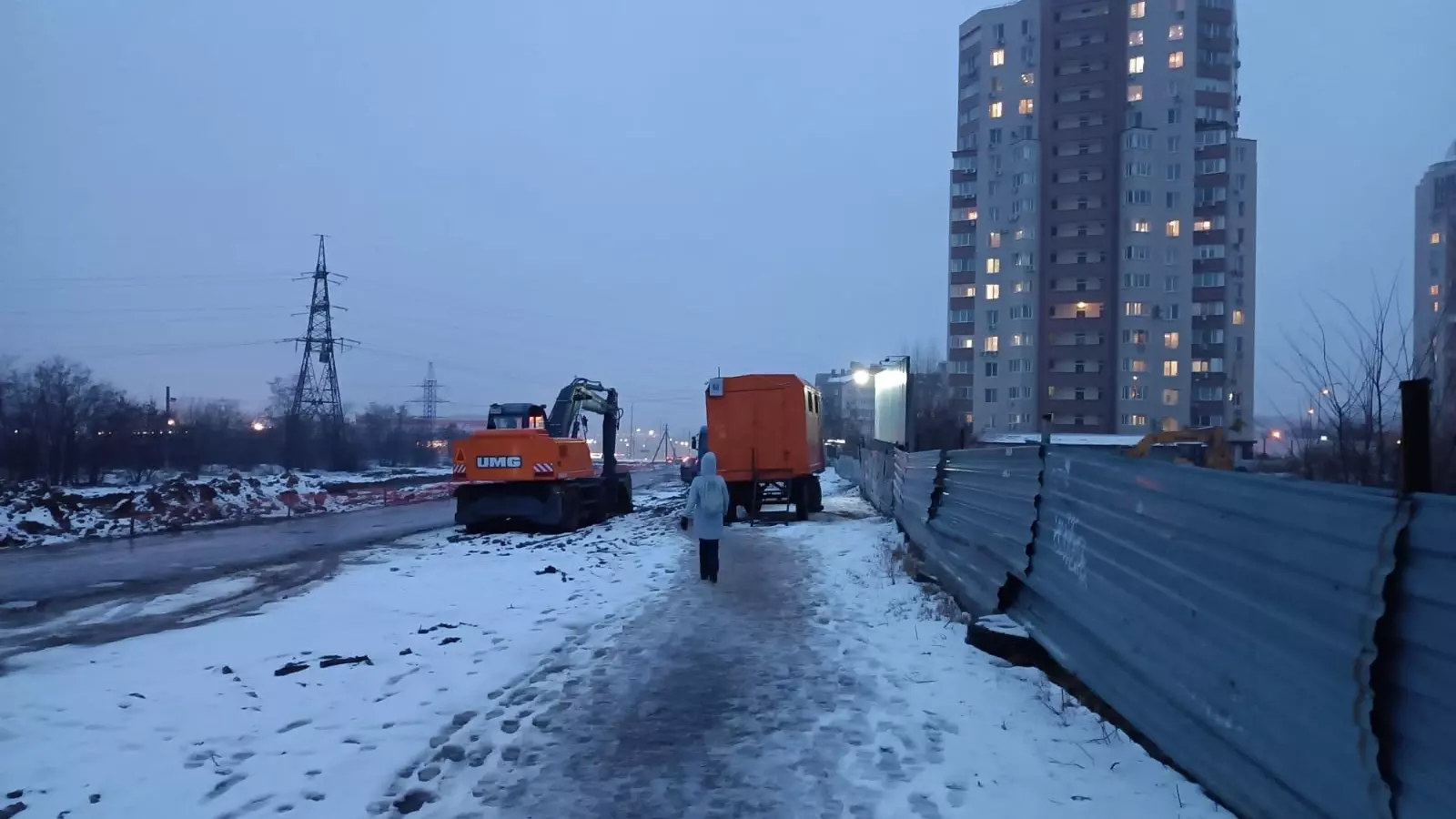 Дорожная техника в Волгограде отрезала горожан от грунтовки