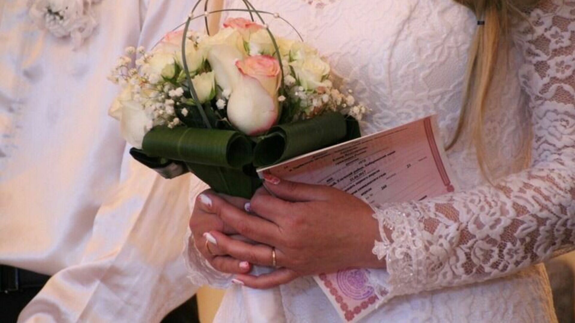 81-летний мужчина и 16-летняя школьница вступили в браки в Волгоградской области