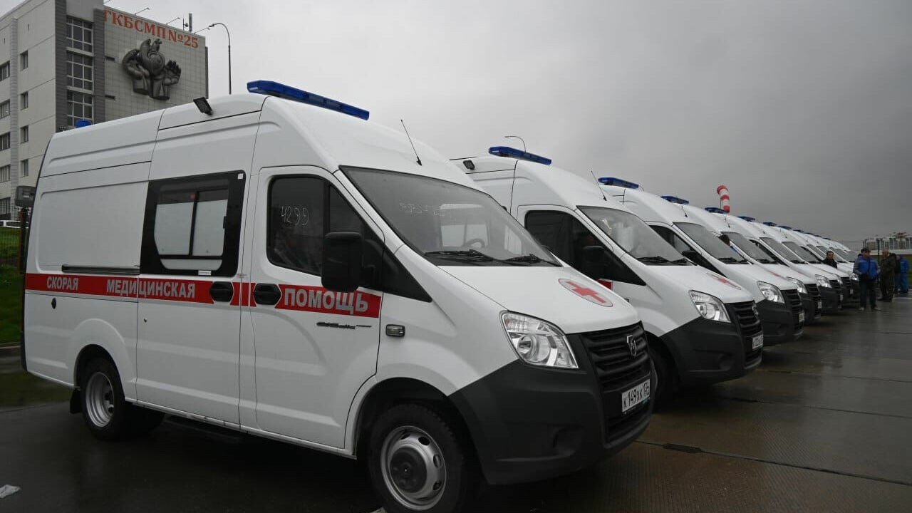 Новые машины скорой помощи передали районам Волгоградской области