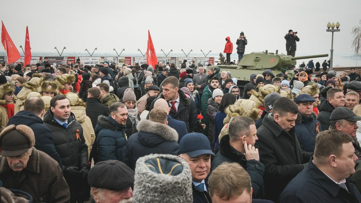 Бронзовые бюсты открыли на территории музея-панорамы "Сталинградская битва"