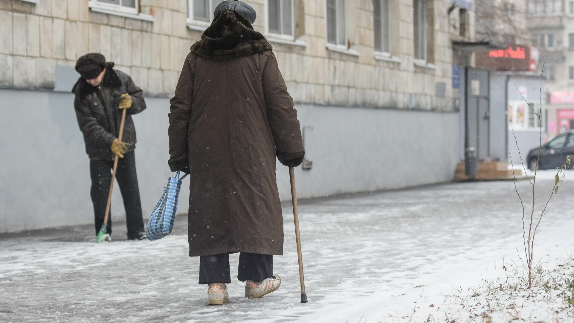 Бегать и крутить педали лютой зимой призвал Роспотребнадзор пенсионеров в Волгограде