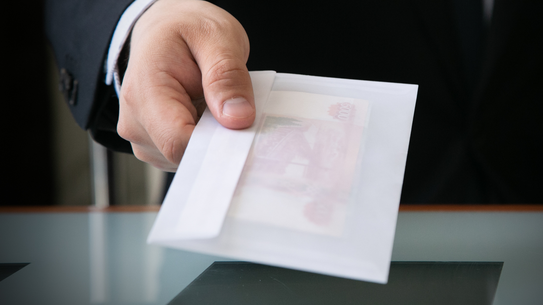 Работников на зарплату до 300 тысяч рублей ищут в Волгограде